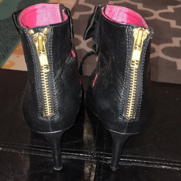 Stiletto High Heels with Bows - Picture 3 of 8